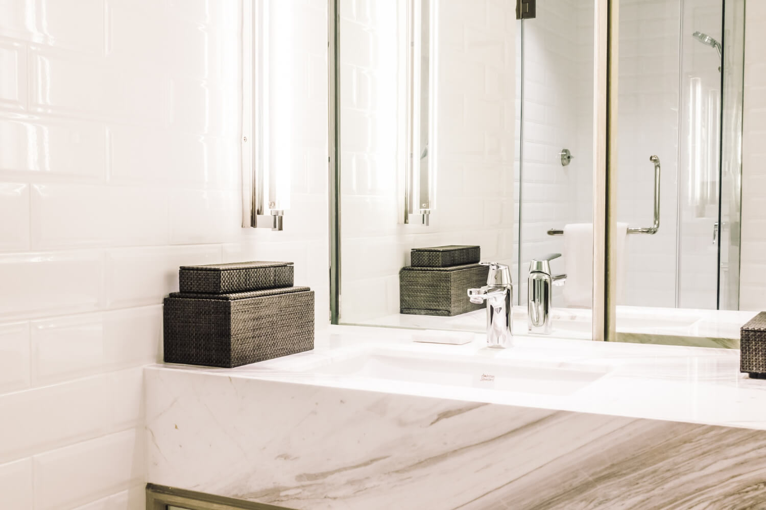דלת הזזה לכיס: פתרון מושלם לחדרי אמבטיה